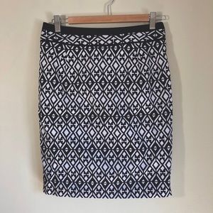 3/$30💚Mario Serrani black and white geometric pencil skirt size small